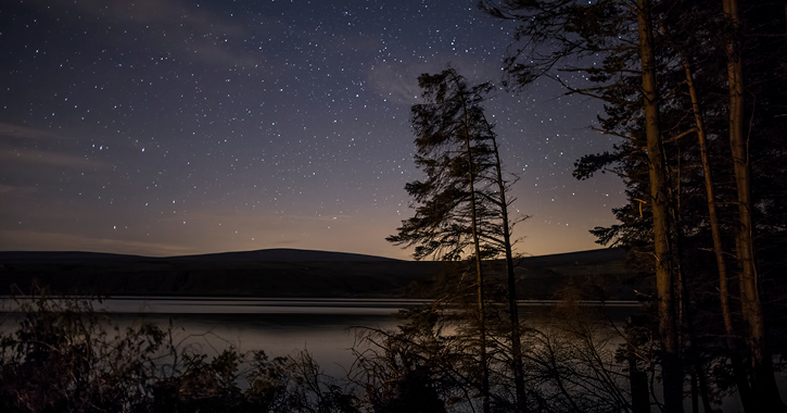 starry night sky above Tunstall Reservoir in the Durham Dales